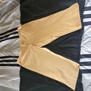 NWT, Plus-Size Ruby Rd. Capris,  Color Yellow,  Size 16 Petite